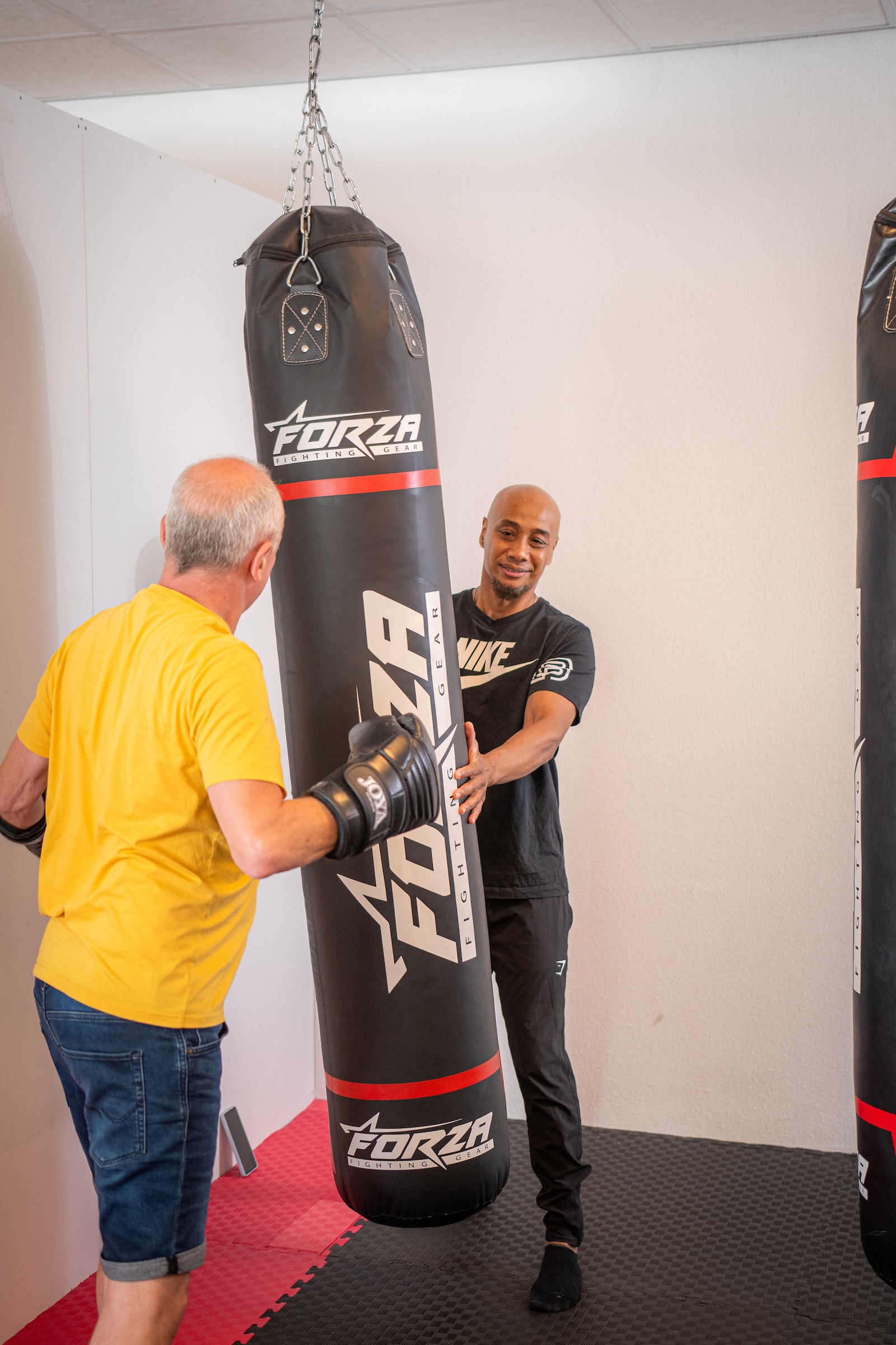 PowerHouze training in een rustige zaal met begeleide oefeningen.